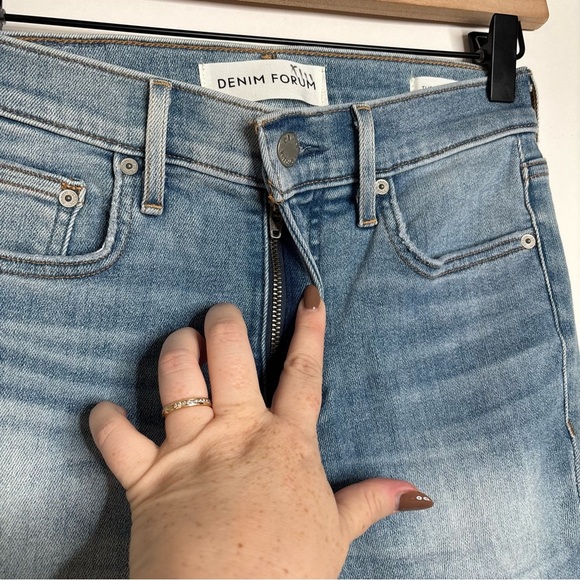 Aritzia Denim Forum The Nico Mid Rise Skinny Crop NWT size 26 - Picture 4 of 10